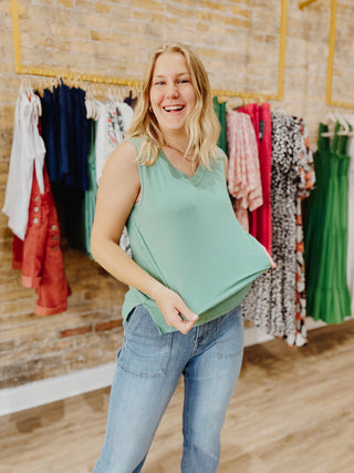 V-neck sleeveless Knit Top