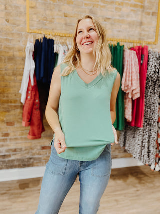 V-neck sleeveless Knit Top