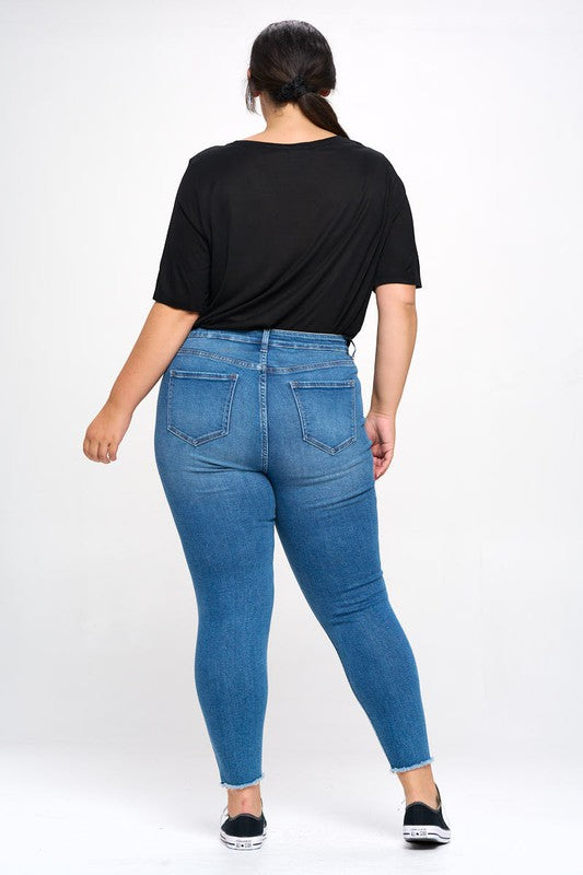 Curvy Ariana Skinny