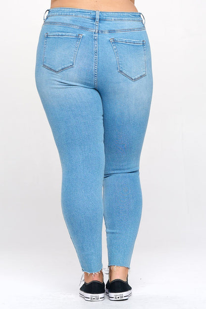 Curvy Emma Skinny
